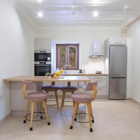 Luxury Happynest Villa Spasmeni Vrisi
